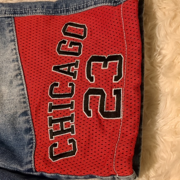 Chicago bulls 23 denim shorts size 6 made by emergency exit unisex - Picture 4 of 14